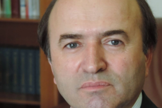 cum explica tudorel toader criza din justitie noi abuzam de aceasta posibilitate avem acea prevedere in constitutie 6a6d9a2ee59ee