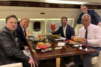 cutii peste cutii de la mcdonalds ce mananca trump in avion si de ce refuza restaurantele locale 6a809c55d0081