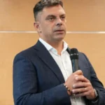 eduard novak s a enervat cand a vazut cum se imbraca barbatii romani la plaja eu urasc pantalonii astia care raman uzi si lipiti de tine dupa ce iesi din apa 6a8200bc9eb2a