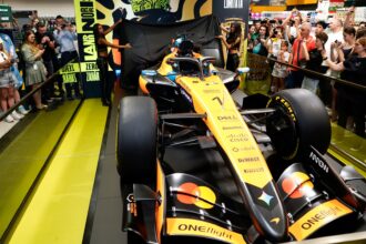foto monopostul de formula 1 condus de lando norris poate fi admirat la bucuresti pana pe 10 august se afla la kaufland barbu vacarescu 359487dc