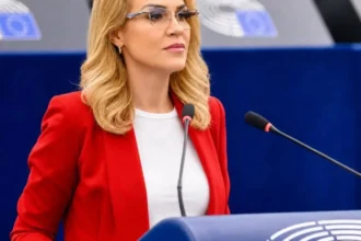 gabriela firea ataca intentia de taiere a burselor sociale in vacante este de nivelul patologicului psd ameninta ca va merge in instanta 6a89b8849553a
