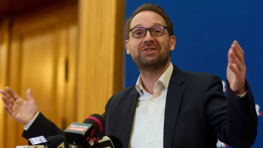 legea ani e slaba protejeaza hotiile rudele hotilor sunt protejate este liber la furat informatiile publice sunt insuficiente scandalul fritz e doar o fumigena care deturneaza atentia 6a8e9e55d1f5a
