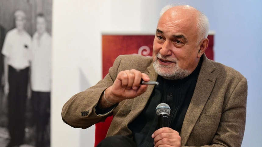 liberalul varujan vosganian lanseaza un atac la guvernul bolojan de vreme ce salariile si pensiile au ramas la nivelul nominal de anul trecut sunt cu 10 mai mici 6a89fa01cb8e0