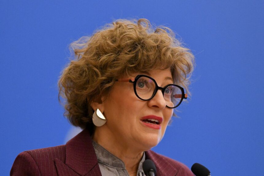 o companie de stat isi cauta administratori desi nu mai produce valoare oana gheorghiu probabil cea mai elaborata forma de a nu face nimic cu acte in regula 6a843597874b2