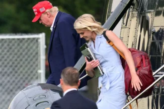 o ia pe urmele lui bill clinton cine este blonda de care donald trump a ajuns sa fie nedespartit 6a85538a96cf5