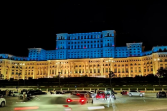 palatul parlamentului va fi iluminat in culorile ucrainei romania marcheaza ziua independentei ucrainei 6a883f09175ff