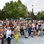 petrecerea continua in piateta favorit si in acest weekend julie mayaya si tinere talente urca pe scena diseara f1c99794