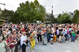 petrecerea continua in piateta favorit si in acest weekend julie mayaya si tinere talente urca pe scena diseara f1c99794