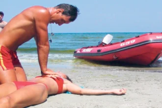 propunere in parlament apar zone de imbaiere supravegheate pe litoral stranduri rauri lacuri amenzi usturatoare pentru turisti si firme salvamarii primesc puteri mai mari 6a85a5620d6d7