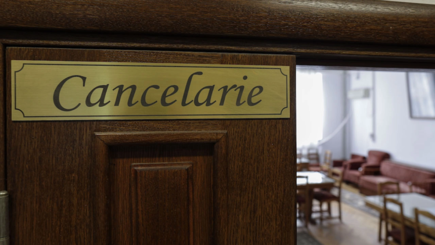 schimbari importante pentru profesori in noua lege a salarizarii vechimea din afara scolii poate conta la salariu iar directorii pot primi bani in plus 6a88569d5a924