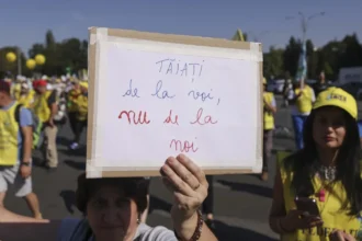 sindicatele din educatie cer parlamentului sa respinga noua lege a salarizarii o sfidare directa la adresa salariatilor din invatamant 6a8809454388a