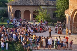 teatru in aer liber la palatul mogosoaia in ultimul weekend din vara bucurestenii si nu numai pot vedea spectacolele negutatorul din venetia si batista desdemonei 6a845d6839cec