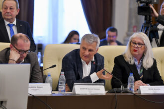 un lider psd solicita demiterea consilierul lui mugur isarescu un imbuibat care cumuleaza pensia cu salariul urias 6a8c7c2820003