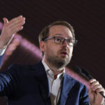 usr il reconfirma in unanimitate pe dominic fritz la conducerea partidului dupa decizia ccr in cazul acestuia 6a85e004a0a31