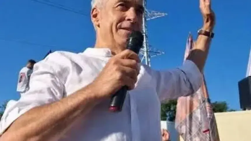 video intr o noua aparitie mesianica calin georgescu le cere romanilor sa lupte ridicati va rupeti lanturile fricii si ale umilintei si ale nedreptatii 6a6f42a0473b6