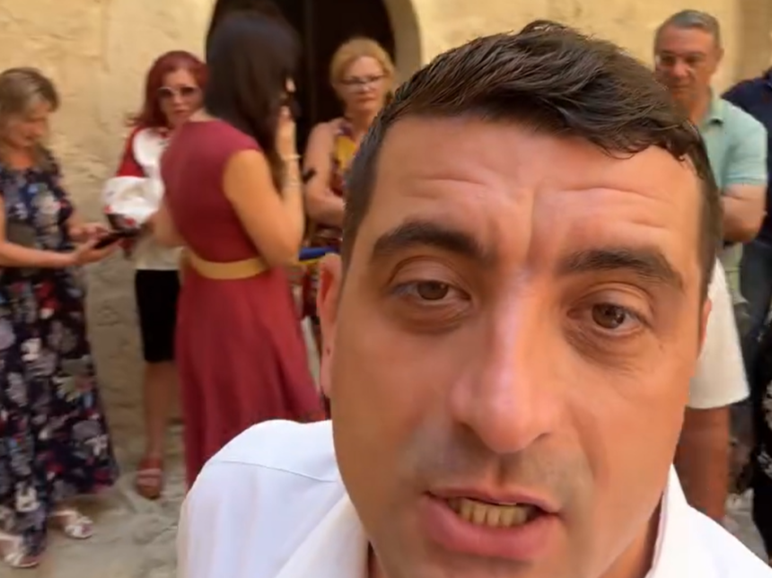 video simion abandonat in italia doar 20 de romani prezenti si aceia adusi fortat 6a6e5620c4b0e