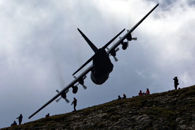 sua si romania marcheaza 30 de ani de parteneriat strategic statele unite au livrat o aeronava c 130 hercules armatei romane 4f045e90